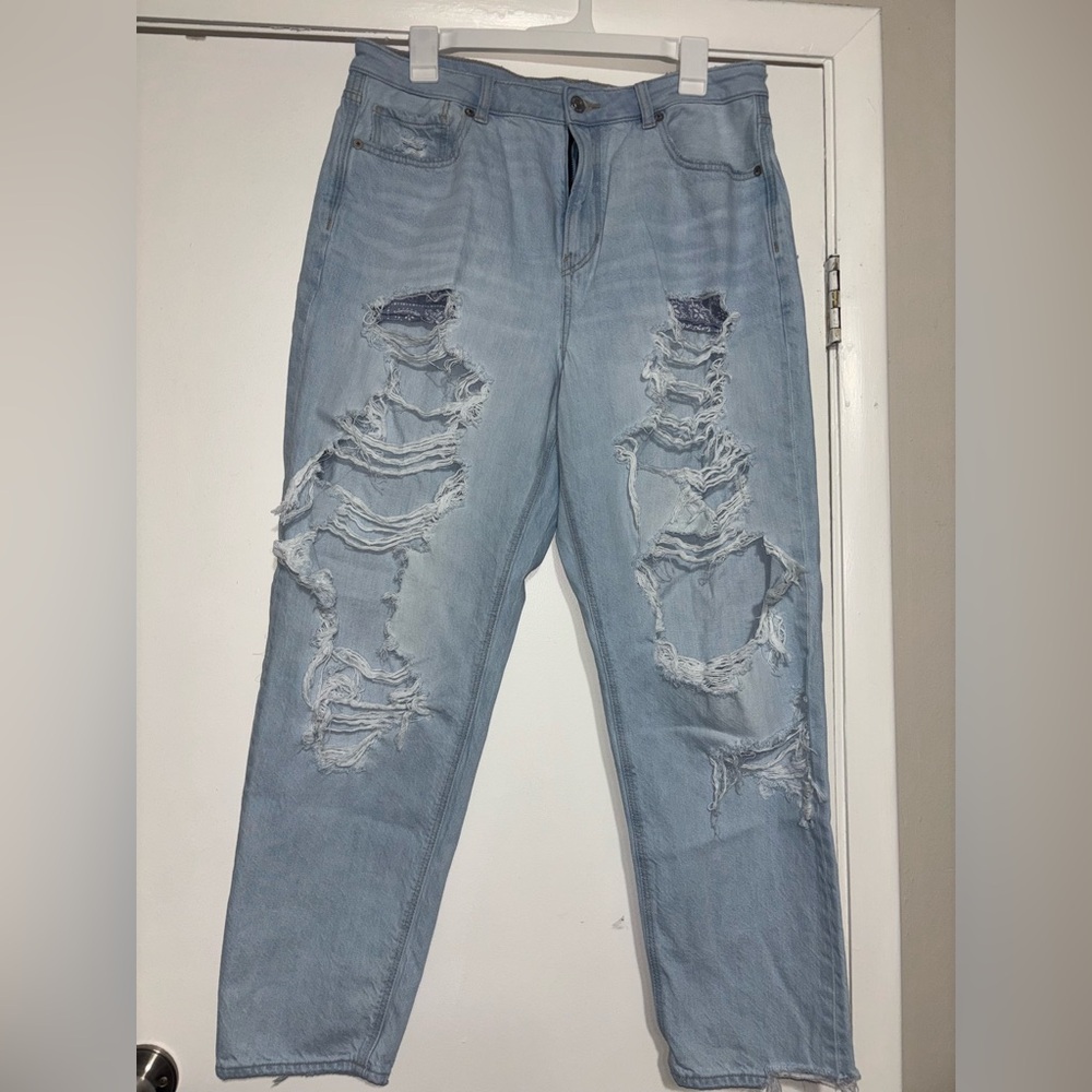 American Eagle Outfitters Light Blue Distressed Boyfriend/Stright Jeans